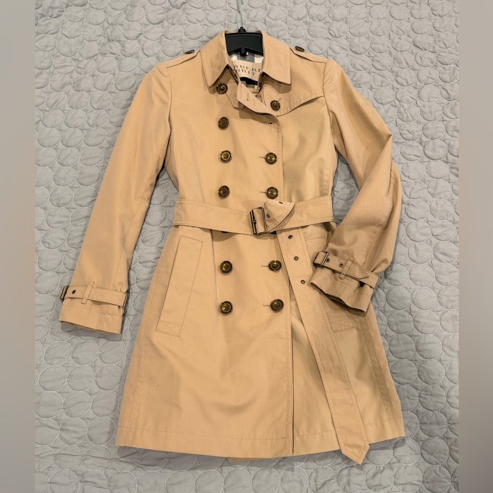 Burberry's Crombrook iconic beige mid-length trench coat size 8UK/S